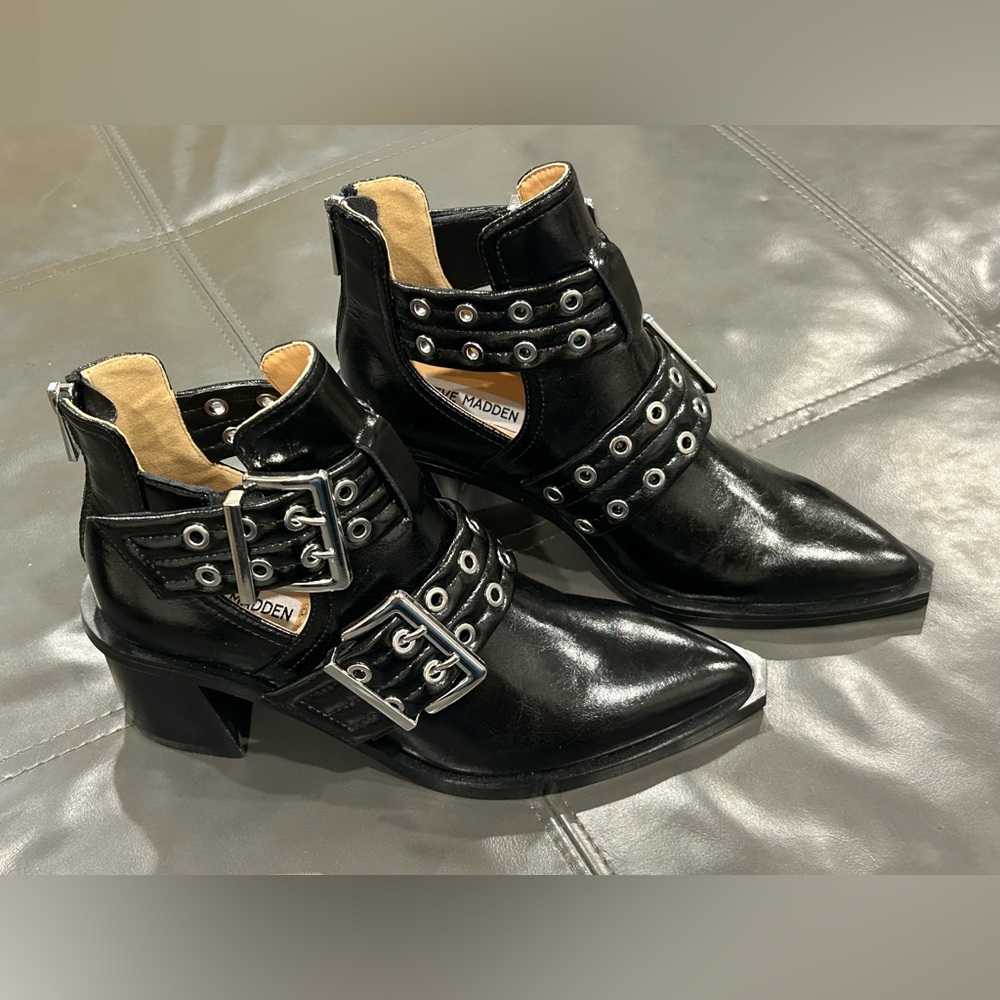 Steve Madden Black Leather Buckle Cutout Ankle Booties